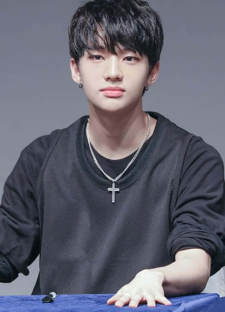 แร็ปเปอร์เกาหลีใต้ ฮยอนจิน ลุคเรียบนิ่ง วอลเปเปอร์