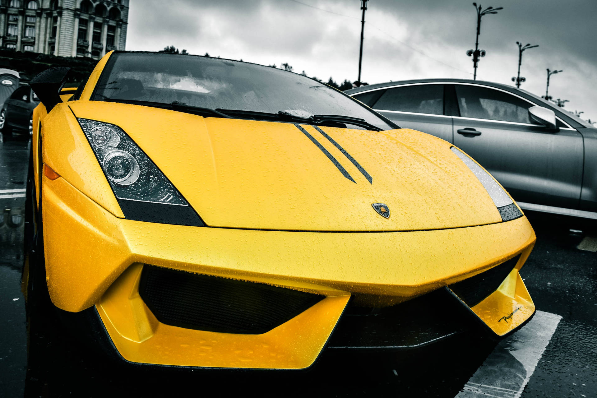 วอลเปเปอร์แลมโบร์กินี กัลลาร์โดสีเหลืองในวันฝนตก — Lamborghini วอลเปเปอร์