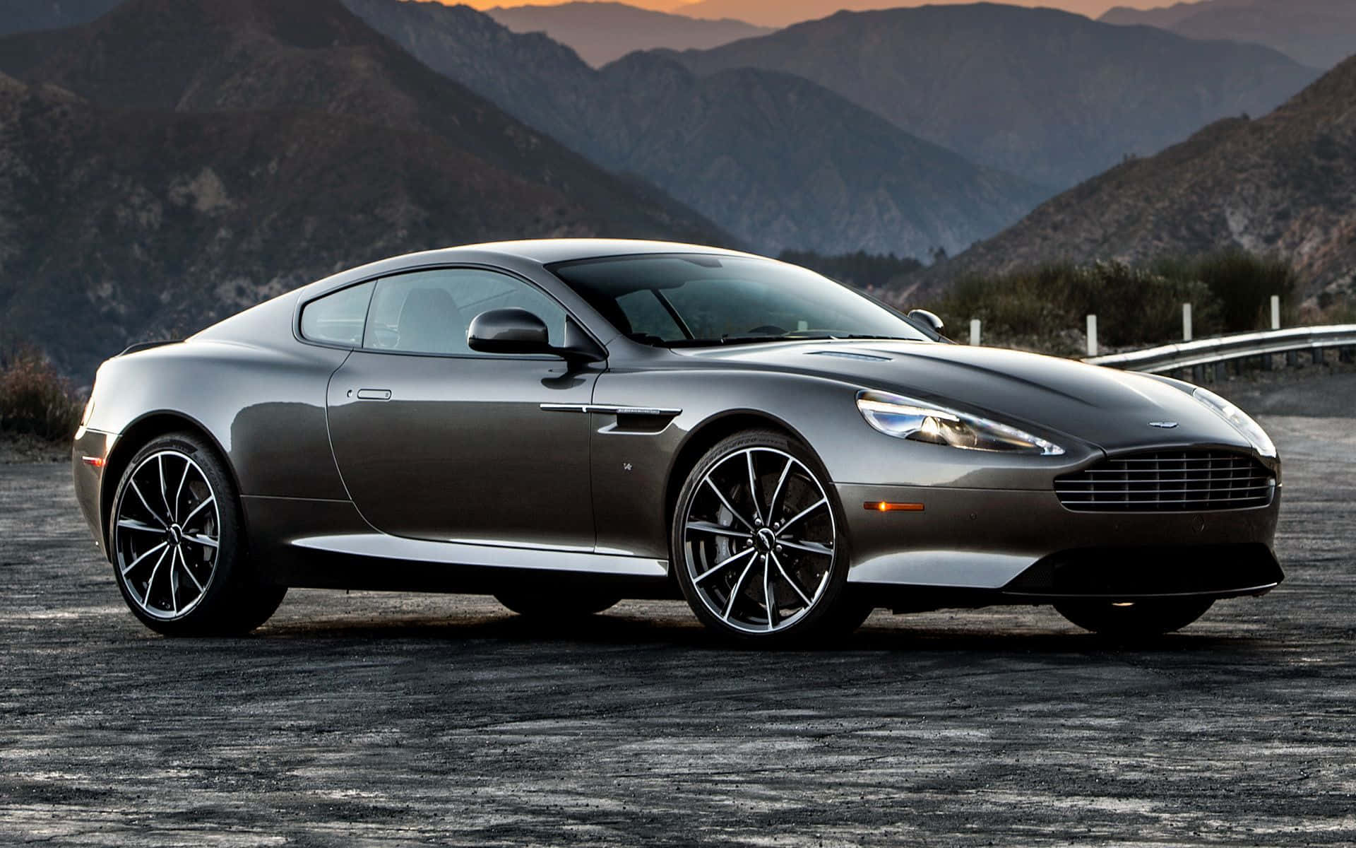 แอสตัน มาร์ติน DB9 สุดสวยในฉากที่สง่างาม วอลเปเปอร์