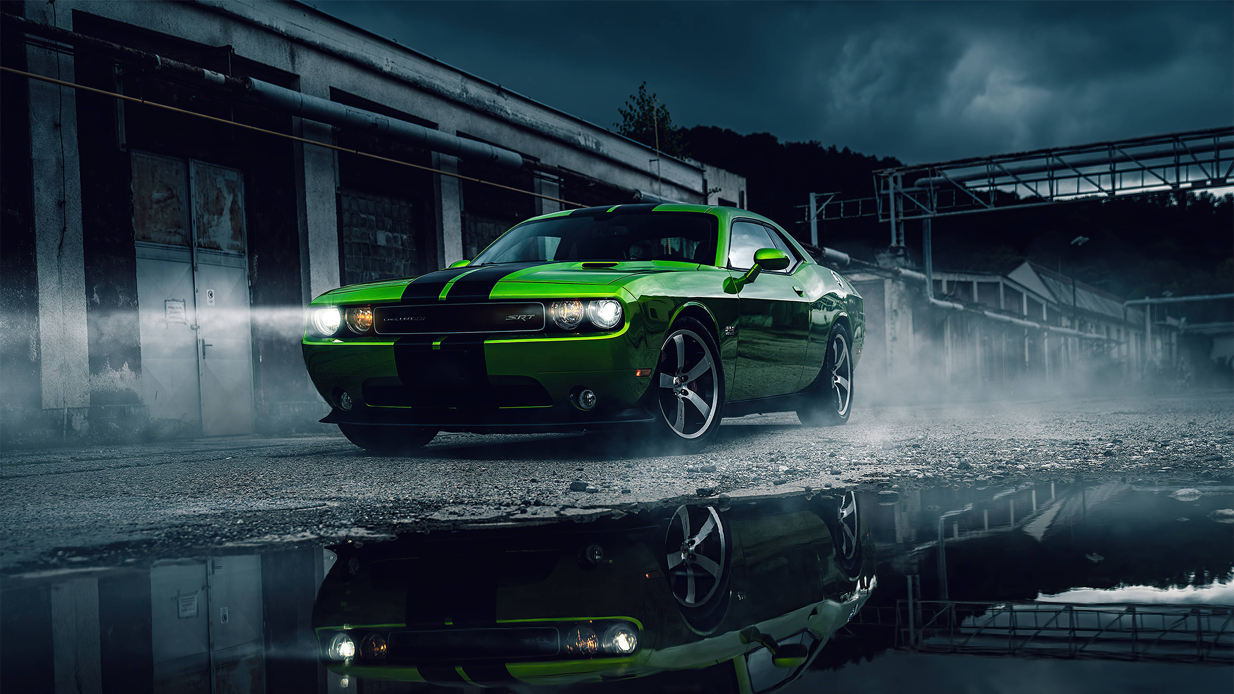 โดดเด่นสง่างาม Dodge Challenger Demon สีเขียวขจี เรืองแสงในความละเอียด 4K วอลเปเปอร์