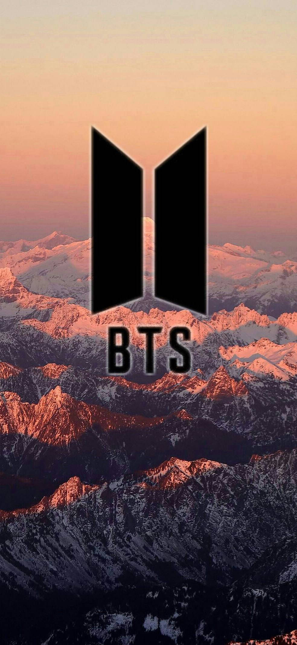 โลโก้ BTS บนภูเขาสวยงาม วอลเปเปอร์
