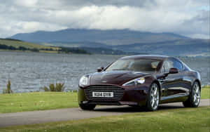 Aston Martin Rapide S บนท้องถนน — MacBook Pro 13 วอลเปเปอร์