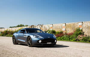 Aston Martin Vanquish สุดสวยขณะเคลื่อนที่บนถนนที่สวยงาม — Steam Deck วอลเปเปอร์