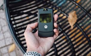 Black Flip Motorola — กาแล็กซี่ Z Flip 7 วอลเปเปอร์