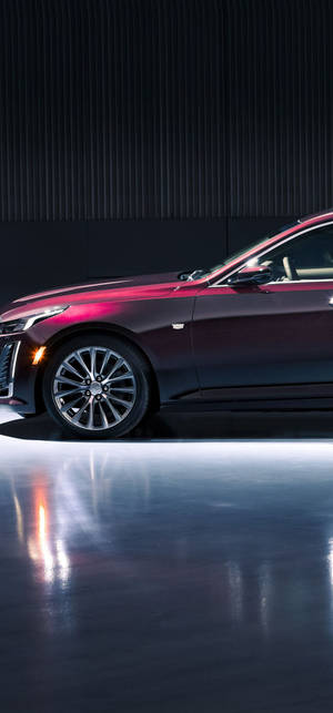 วอลเปเปอร์Cadillac สีแดงเงาจาก iPhone — iPhone 15 Pro วอลเปเปอร์