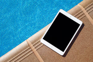 iPad Mini ใกล้สระน้ำ — iPad Mini วอลเปเปอร์