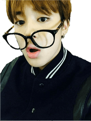 Jimin สวมแว่นตาท่าทางประหลาดใจ
