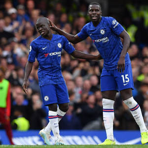 Kurt Zouma แตะหัวเพื่อนร่วมทีม — 1:1 วอลเปเปอร์