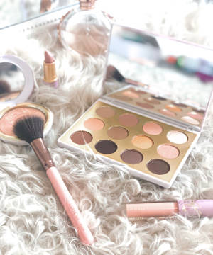 วอลเปเปอร์ Mac Cosmetics Snow Ball — มอโตโรลา เรเซอร์ อัลตรา 2026 วอลเปเปอร์