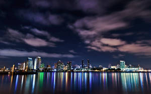 ทิวทัศนเมืองยามค่ำคืนสวยงามสำหรับ MacBook Pro — MacBook Pro วอลเปเปอร์
