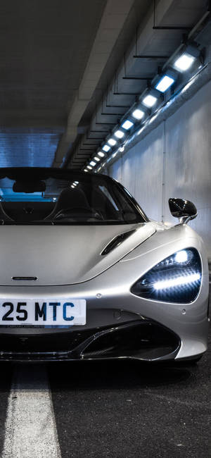 McLaren 720S สีขาวในอุโมงค์สำหรับมือถือ — รถ GIF วอลเปเปอร์