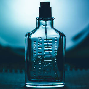 วอลเปเปอร์ขวดน้ำหูน Hollister แกะสลัก — Pixel Watch 4 วอลเปเปอร์