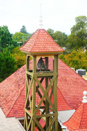 คำบรรยาย: หอระฆังอันโด่งดังของ Winchester Mystery House — หัวเว่ย เมทแพด 11.5 S (2025) วอลเปเปอร์