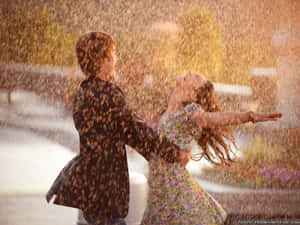 ภาพคู่รักกลางสายฝน