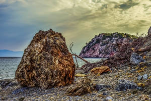 วอลเปเปอร์ชายหาดหินมืดครึ้ม