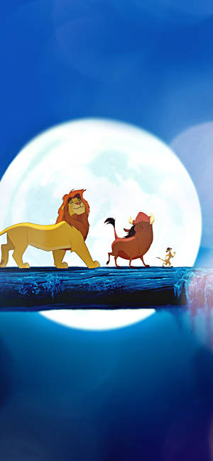 วอลเปเปอร์ฉากพระจันทร์เต็มดวงของ Lion King พร้อมสามตัวละคร — iPhone 13 Pro Max วอลเปเปอร์