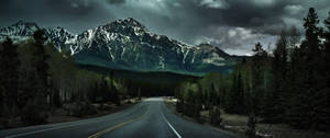 วอลเปเปอร์อัลตราไวด์ของถนนยาวท่ามกลางวิวภูเขา — 3440x1440 วอลเปเปอร์