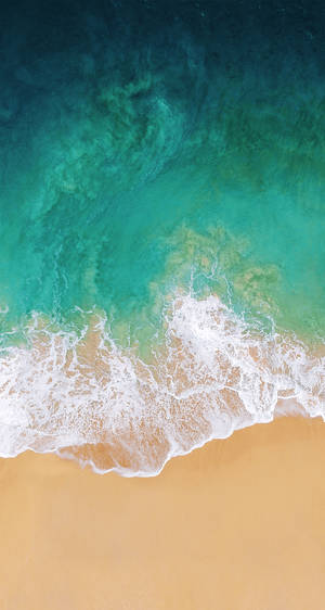 วอลเปเปอร์วิวทางอากาศริมชายหาดสำหรับ iPhone 11
