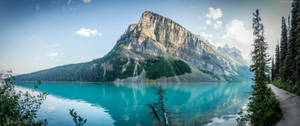 ภาพวอลเปเปอร์ภูเขาหินขาวและทะเลสาบธารน้ำแข็ง — 3440x1440 วอลเปเปอร์