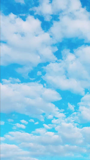 ท้องฟ้าสีฟ้าสวยงามเรียบง่ายมีเมฆ