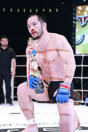 นักสู้ MMA ชาวญี่ปุ่น Hayato Sakurai ใบหน้าเปื้อนเลือด — หัวเว่ย เมทแพด 11.5 (2026) วอลเปเปอร์