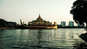 วอลเปเปอร์ร้านอาหารลอยน้ำย่างกุ้ง — พลบค่ำ วอลเปเปอร์