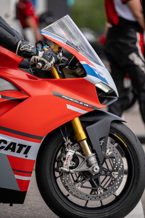 รถมอเตอร์ไซค์ Ducati Panigale V4S สีแดง — เสี่ยวหมี่ แท็บเล็ต 8 วอลเปเปอร์
