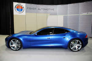 รถไฟฟ้า Fisker Karma แล่นบนถนนโล่ง — Surface Pro วอลเปเปอร์