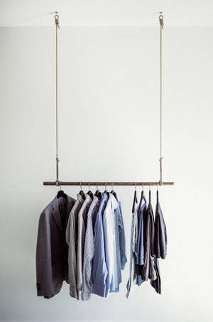 ราวแขวนเสื้อไม้ — นิวทรัล วอลเปเปอร์