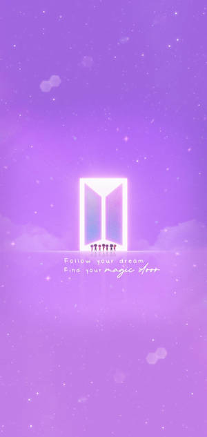 วอลเปเปอร์มือถือสีม่วงสวย BTS TinyTAN และโลโก้ — iPhone 16e วอลเปเปอร์