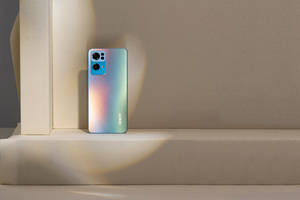 สมาร์ทโฟน Oppo สีสันสดใสท่ามกลางเงา