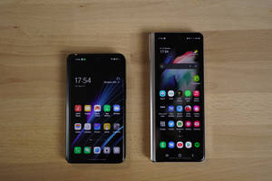 สมาร์ทโฟนพับ Oppo และ Samsung