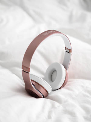 หูฟังสวยงามสีโรสโกลด์ — Rose gold สายมินิมอล วอลเปเปอร์