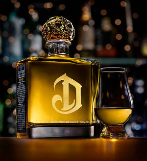 เตกีล่า Deleon Gold พรีเมียม - ยกแก้วให้ชีวิตหรู — Honor Magic V วอลเปเปอร์