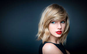 วอลเปเปอร์เทย์เลอร์ สวิฟต์สวยผมบลอนด์และตาสีฟ้าเขียว