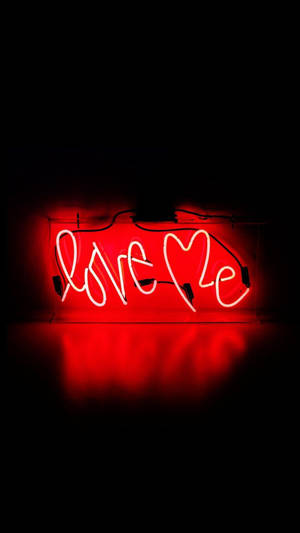 แดงสุนทรีย์นีออน Love Me — นีออนแดง วอลเปเปอร์