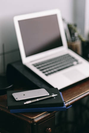 โต๊ะทำงาน iPhone พร้อมสมุดบันทึก — เสี่ยวหมี่ แท็บเล็ต 8 โปร วอลเปเปอร์