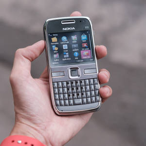 โทรศัพท์คีย์แพด Nokia E72