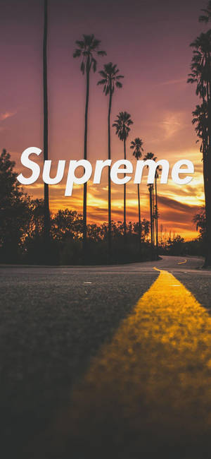 โลโก้ Supreme สีส้มบนถนน — iPhone 13 Pro Max วอลเปเปอร์