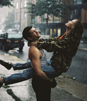 ภาพคู่รักกลางสายฝน